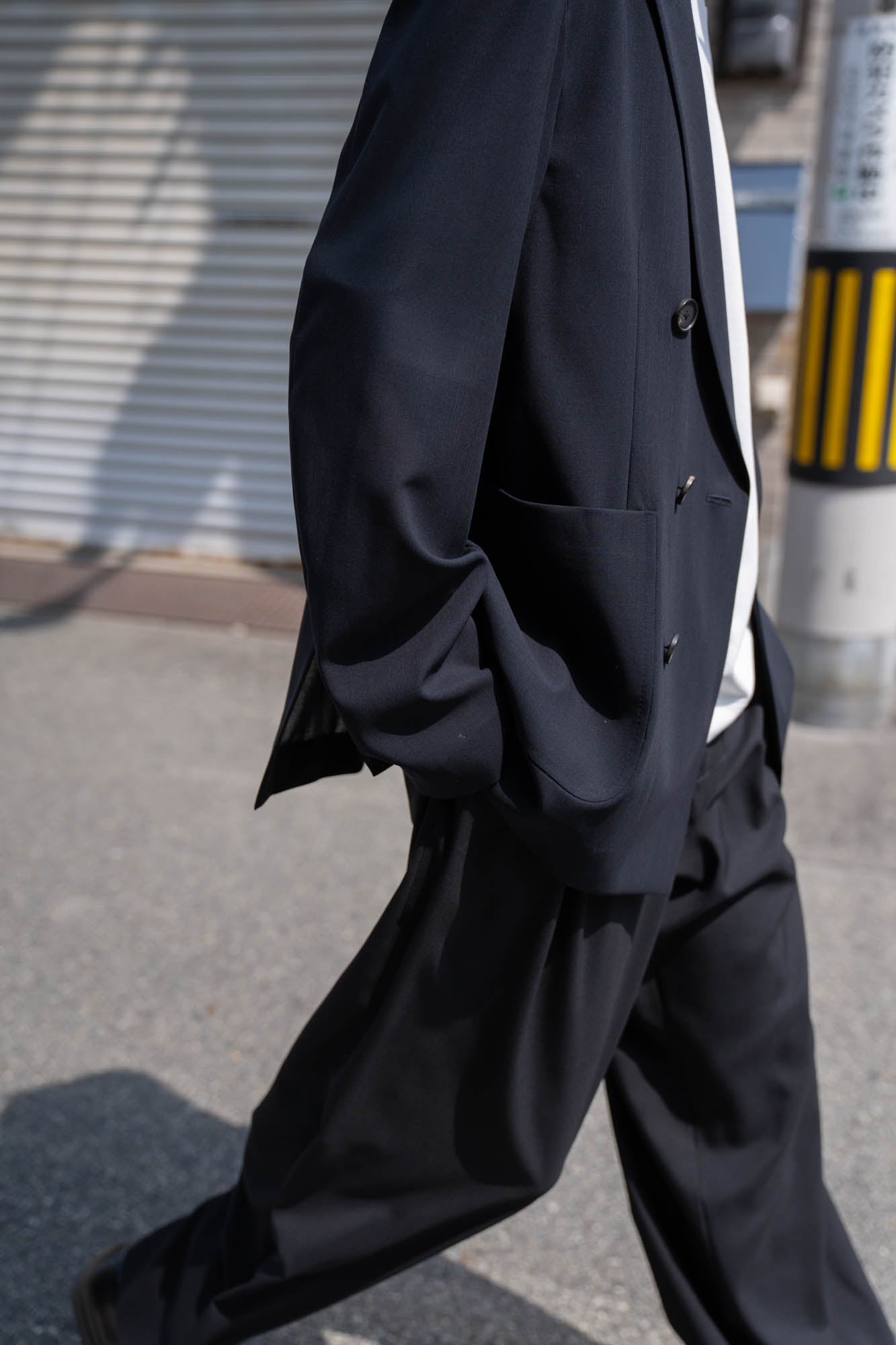 UNLINED NAVY BLAZER