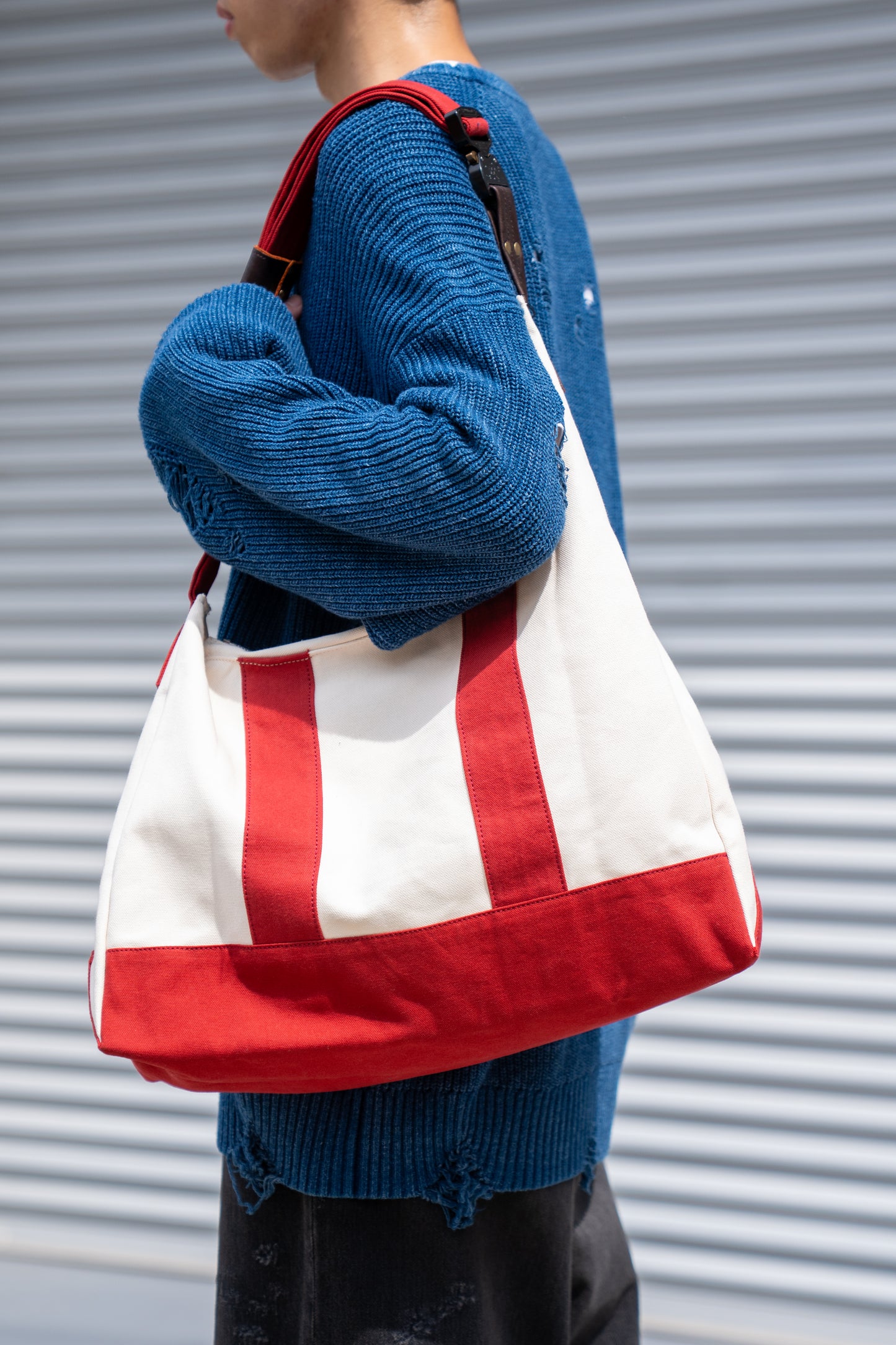 D cutting messenger bag