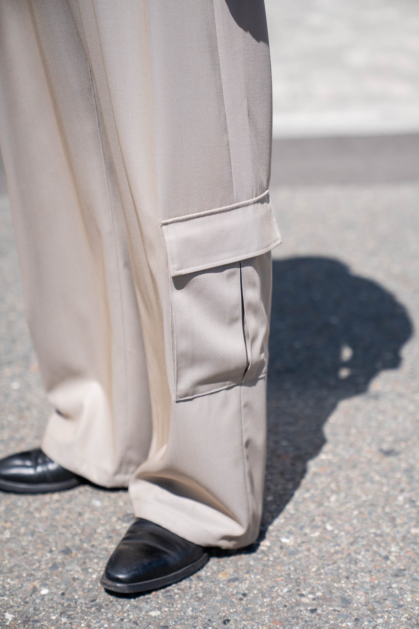 TWO TUCKS WIDE CARGO PANTS