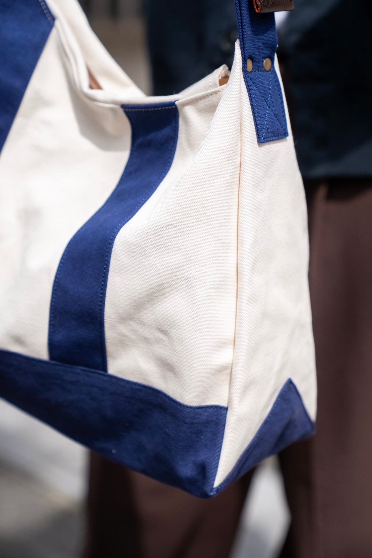 D cutting messenger bag