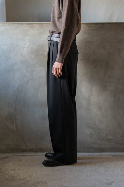 TWO-TUCKS WIDE TROUSERS