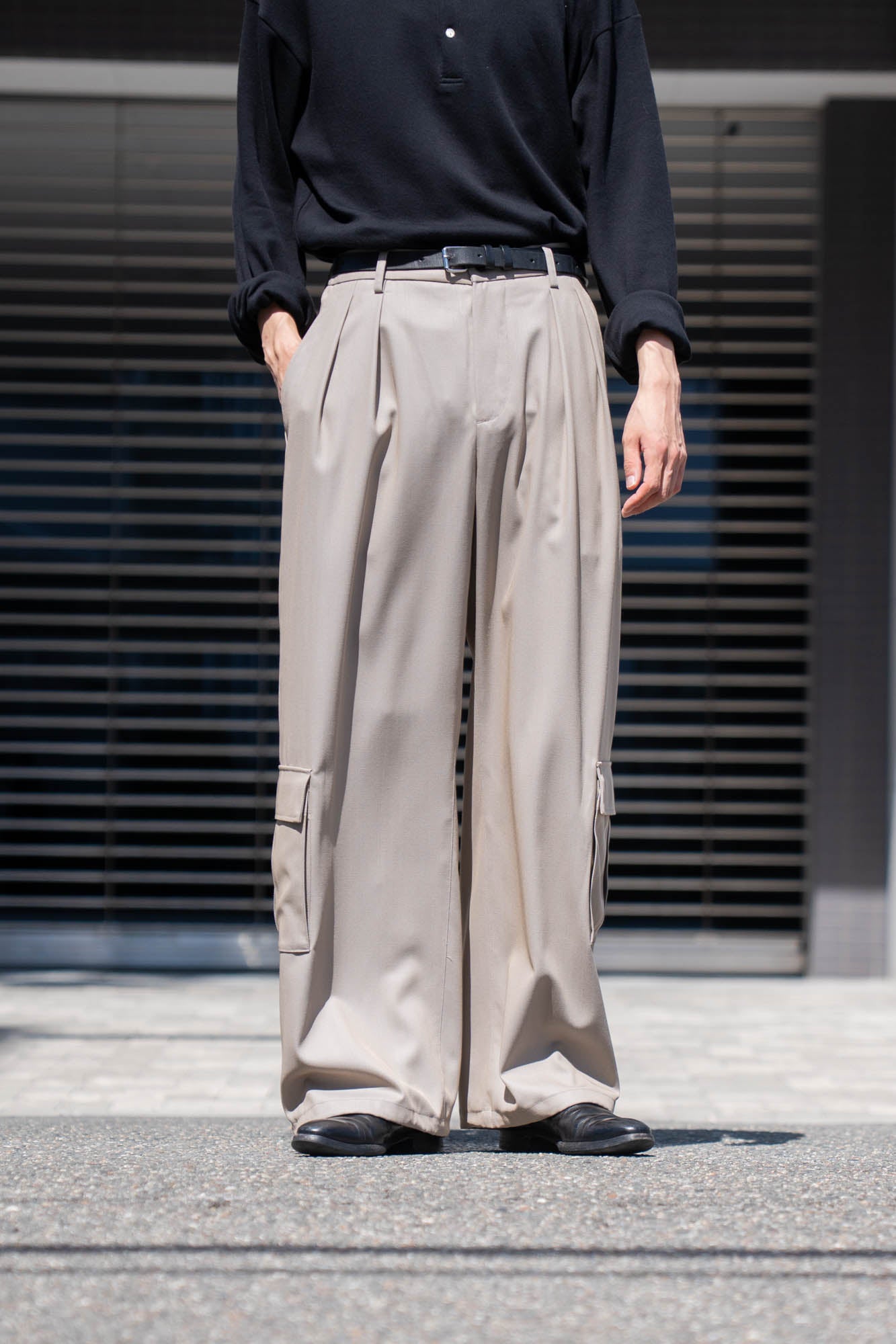 TWO TUCKS WIDE CARGO PANTS