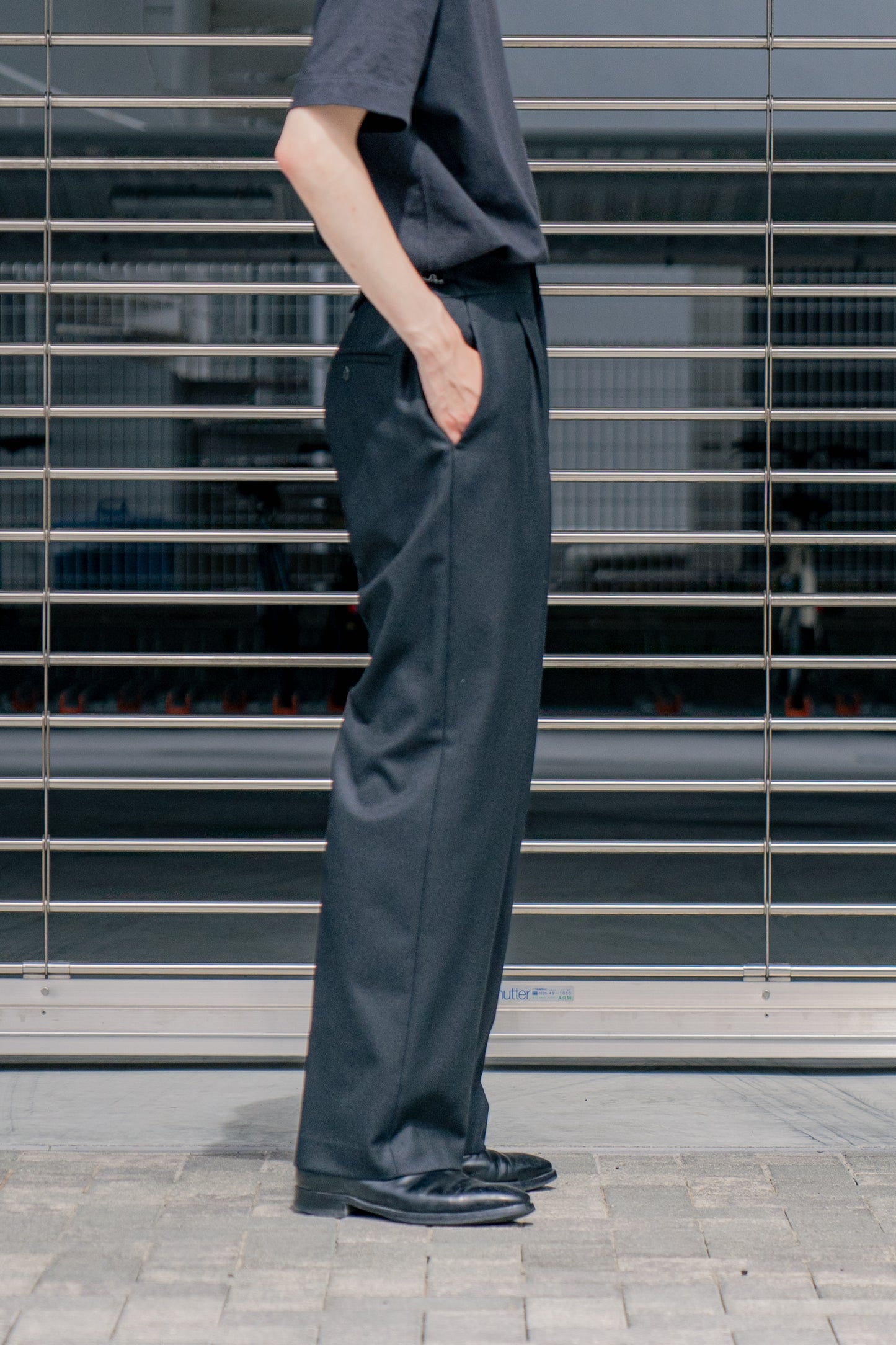 ONE TUCK STRAIGHT TROUSERS