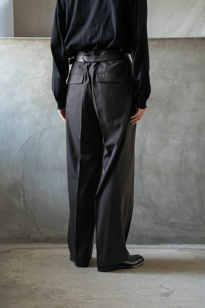 TWO-TUCKS WIDE TROUSERS