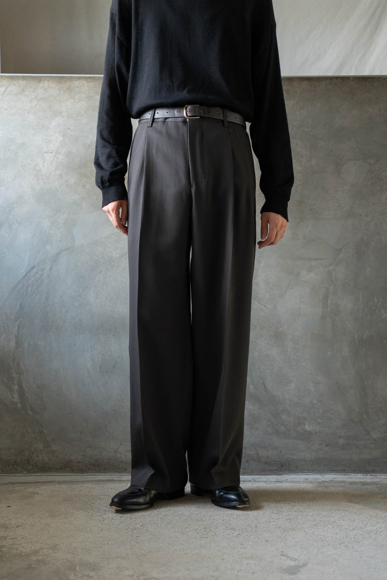 TWO-TUCKS WIDE TROUSERS