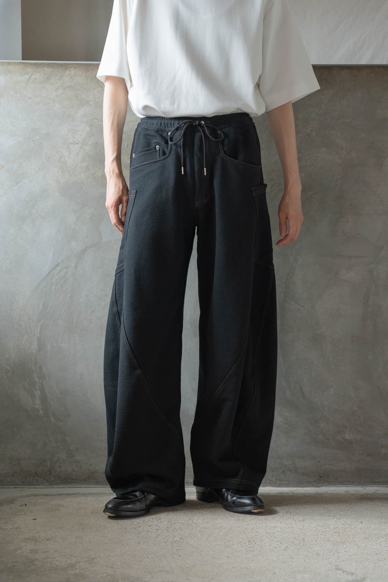3D cutting sweat pants