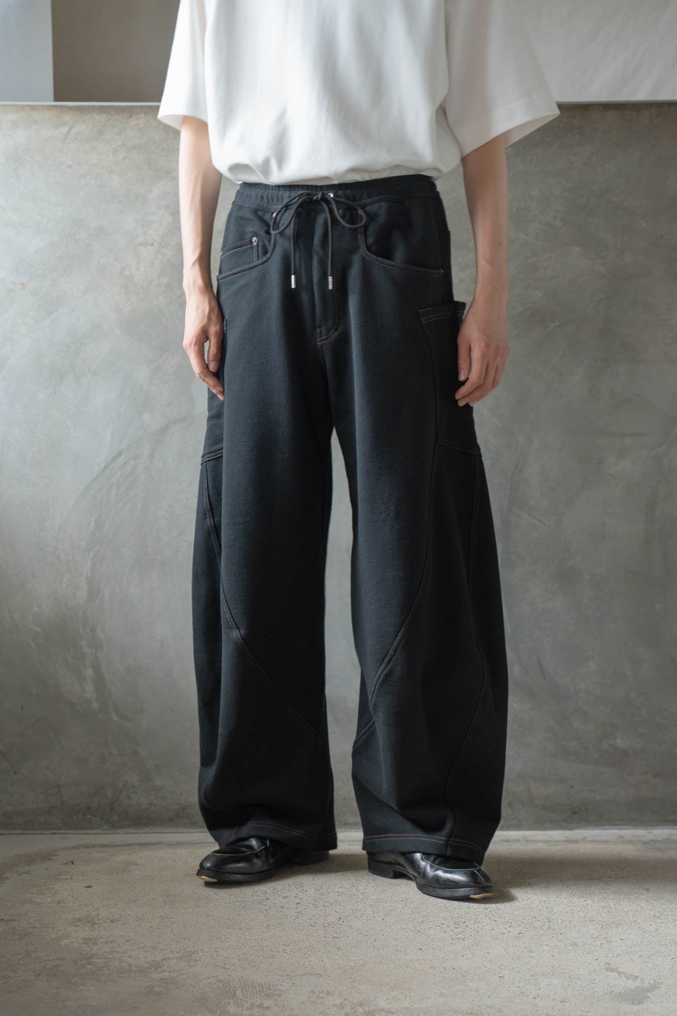 3D cutting sweat pants