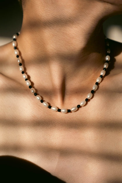 NOIR DEW PEARL NECKLACE