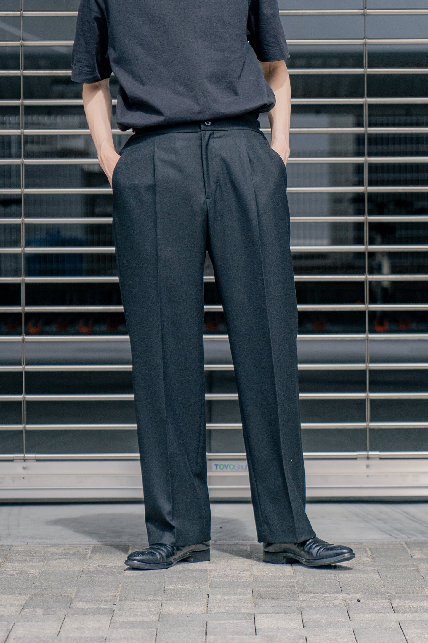 ONE TUCK STRAIGHT TROUSERS