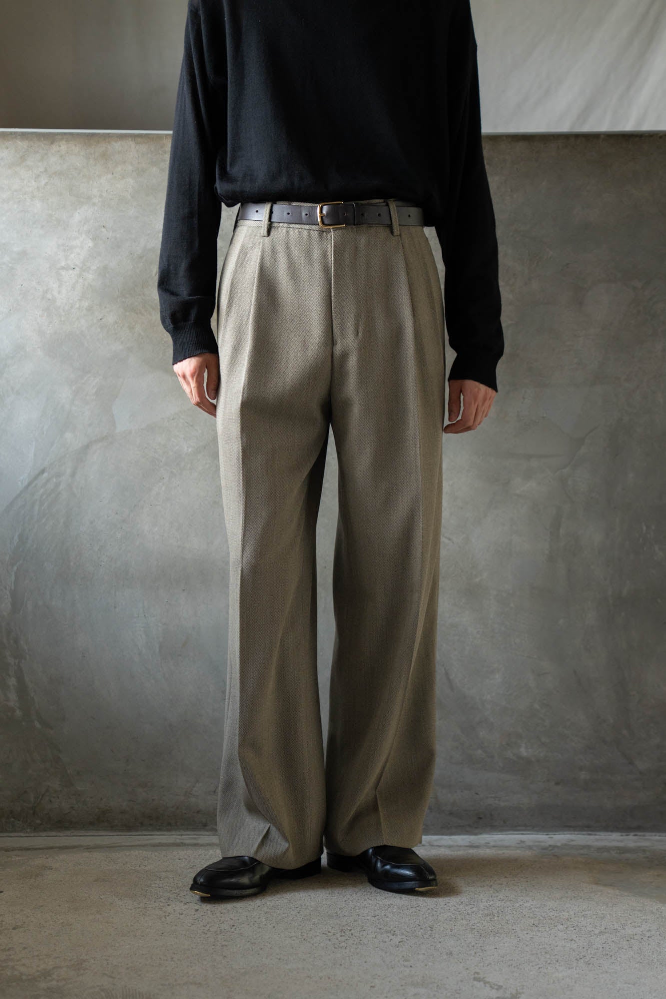TWO-TUCKS WIDE TROUSERS