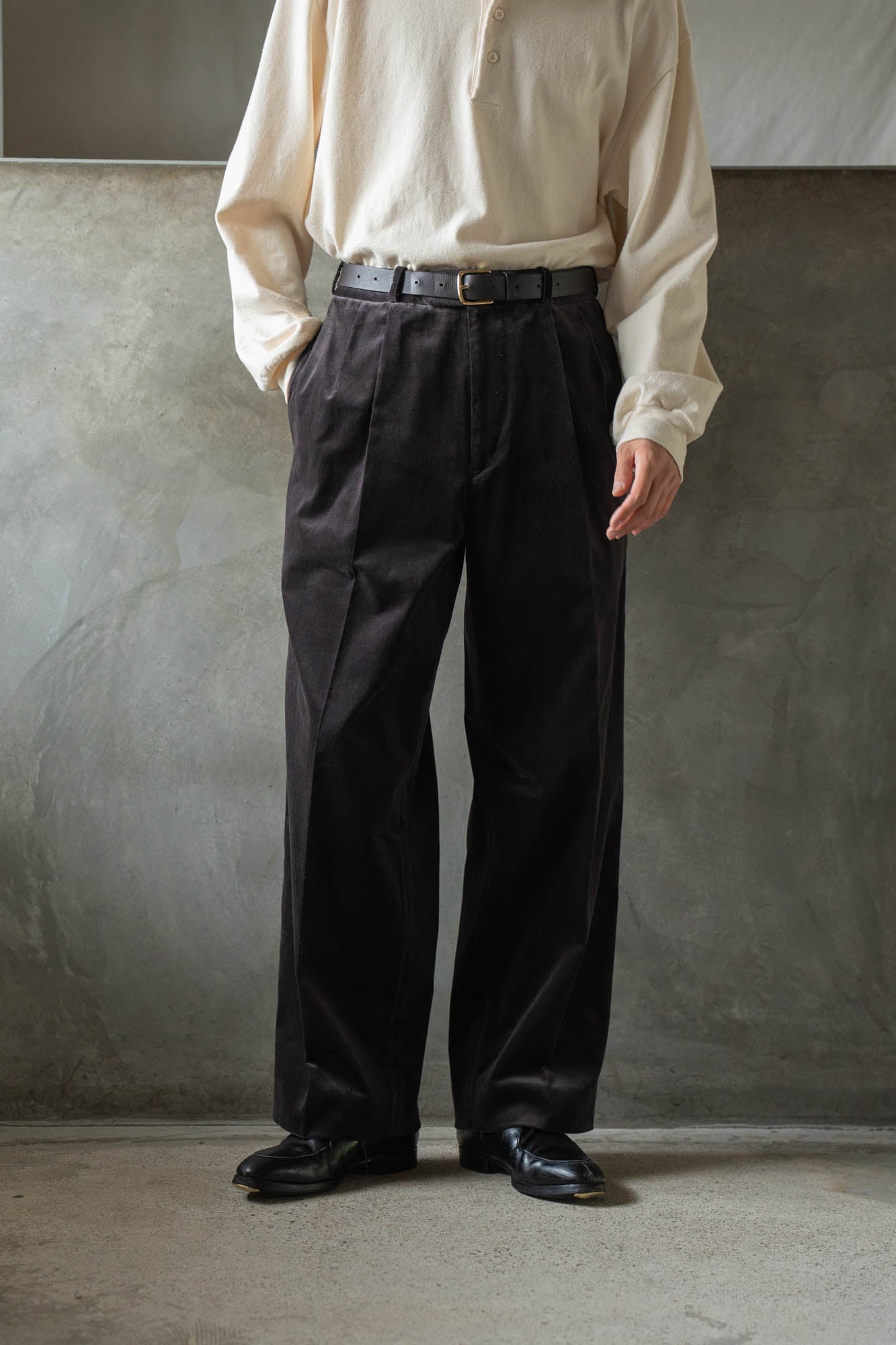 Fade Velvet Two-tuck Slacks