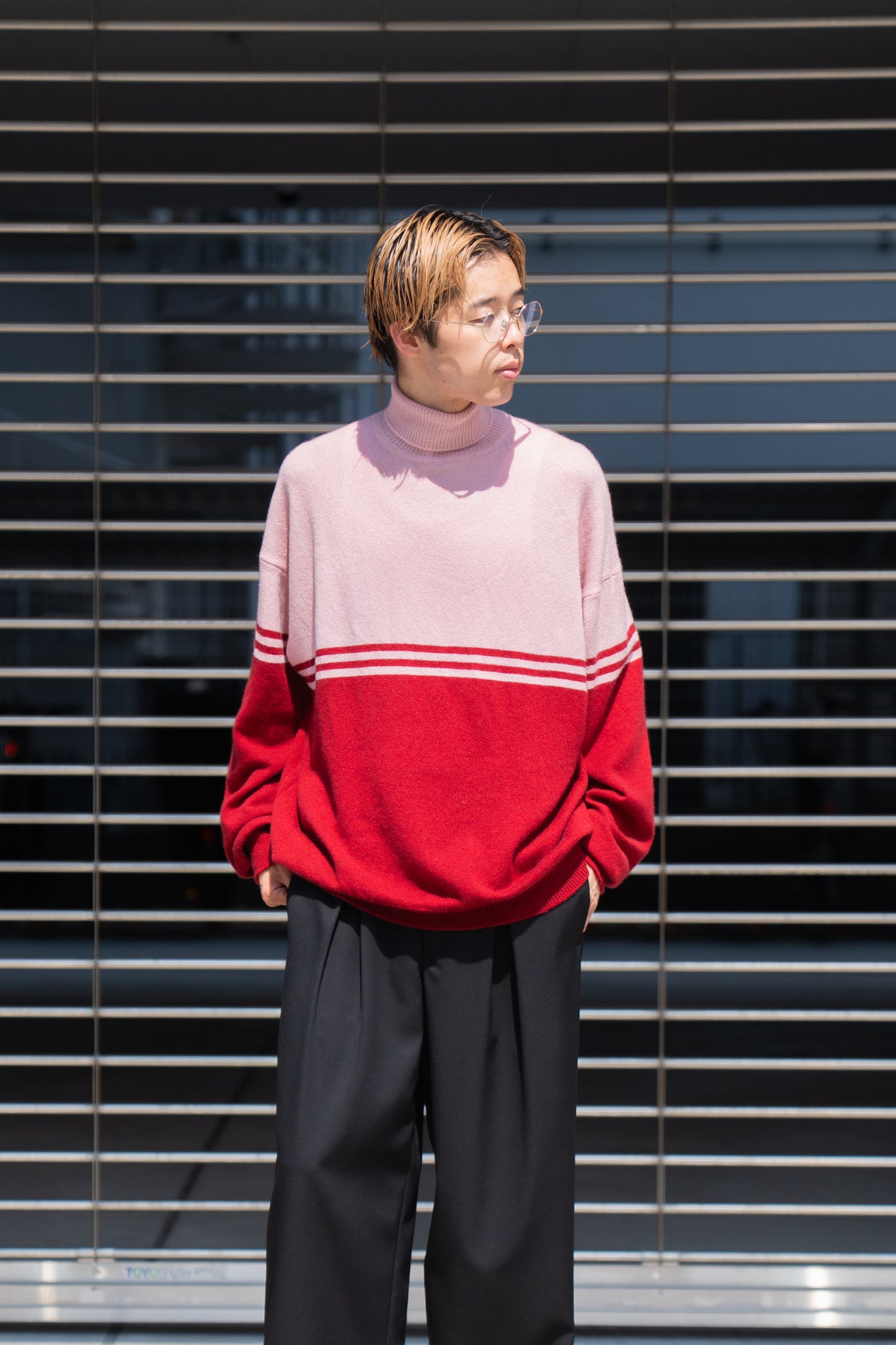CASHMERE TURTLE SWEATER