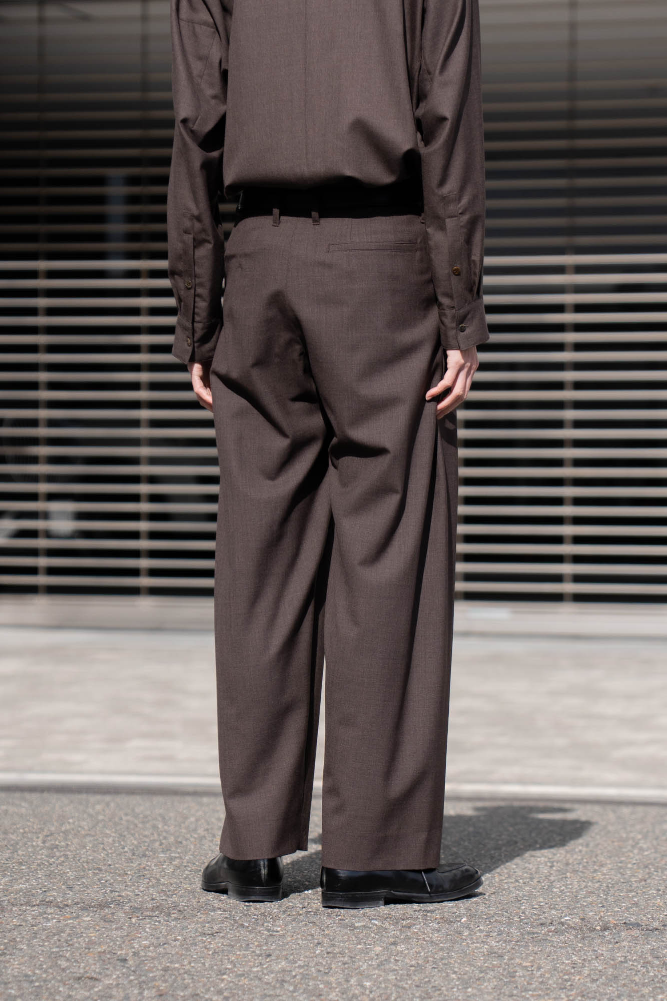 5 Tuck Trouser in Wool Tropical | スラックス OVERCOAT（オーバー