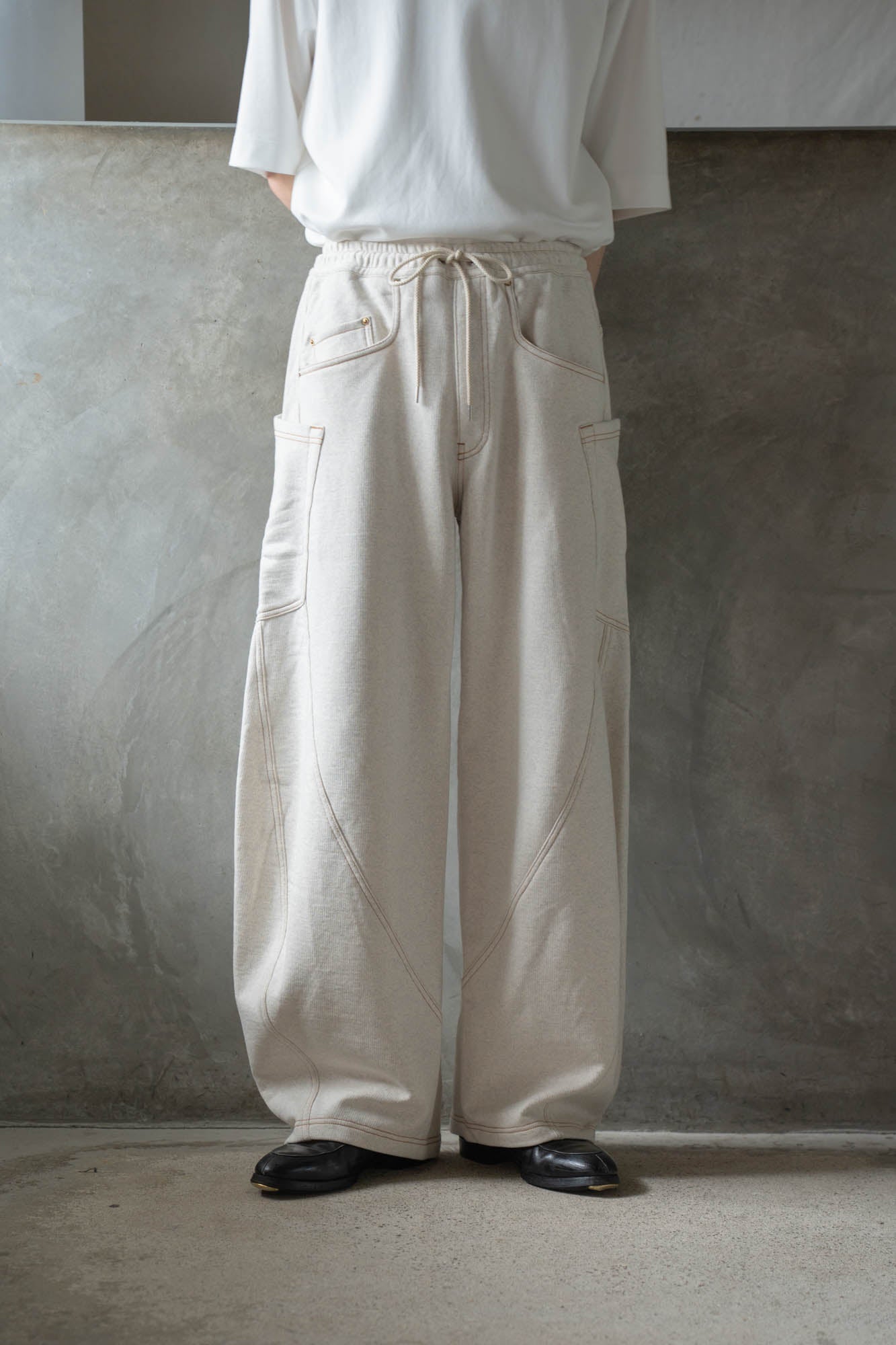 3D cutting sweat pants