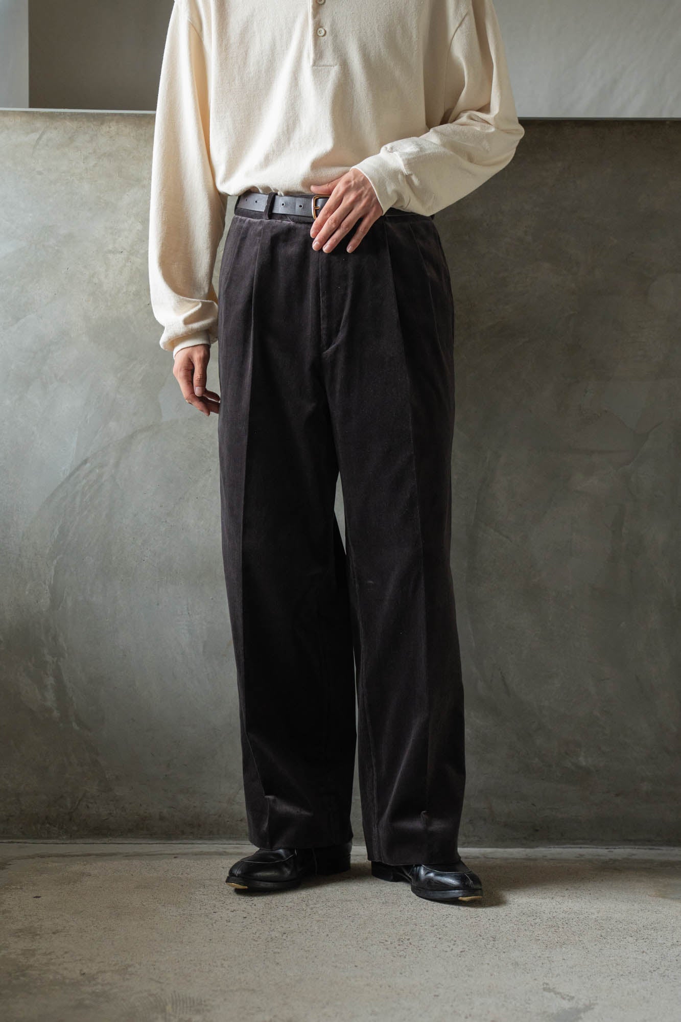 Fade Velvet Two-tuck Slacks