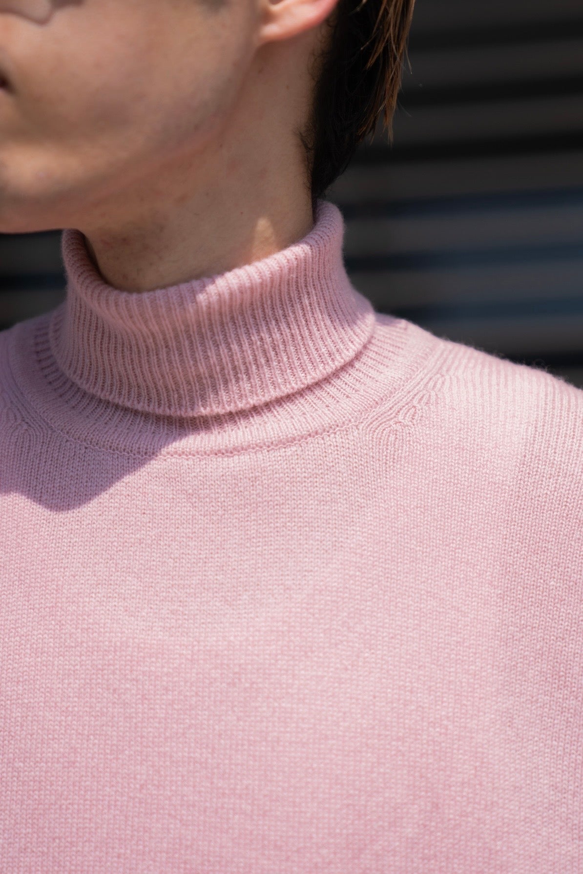 CASHMERE TURTLE SWEATER