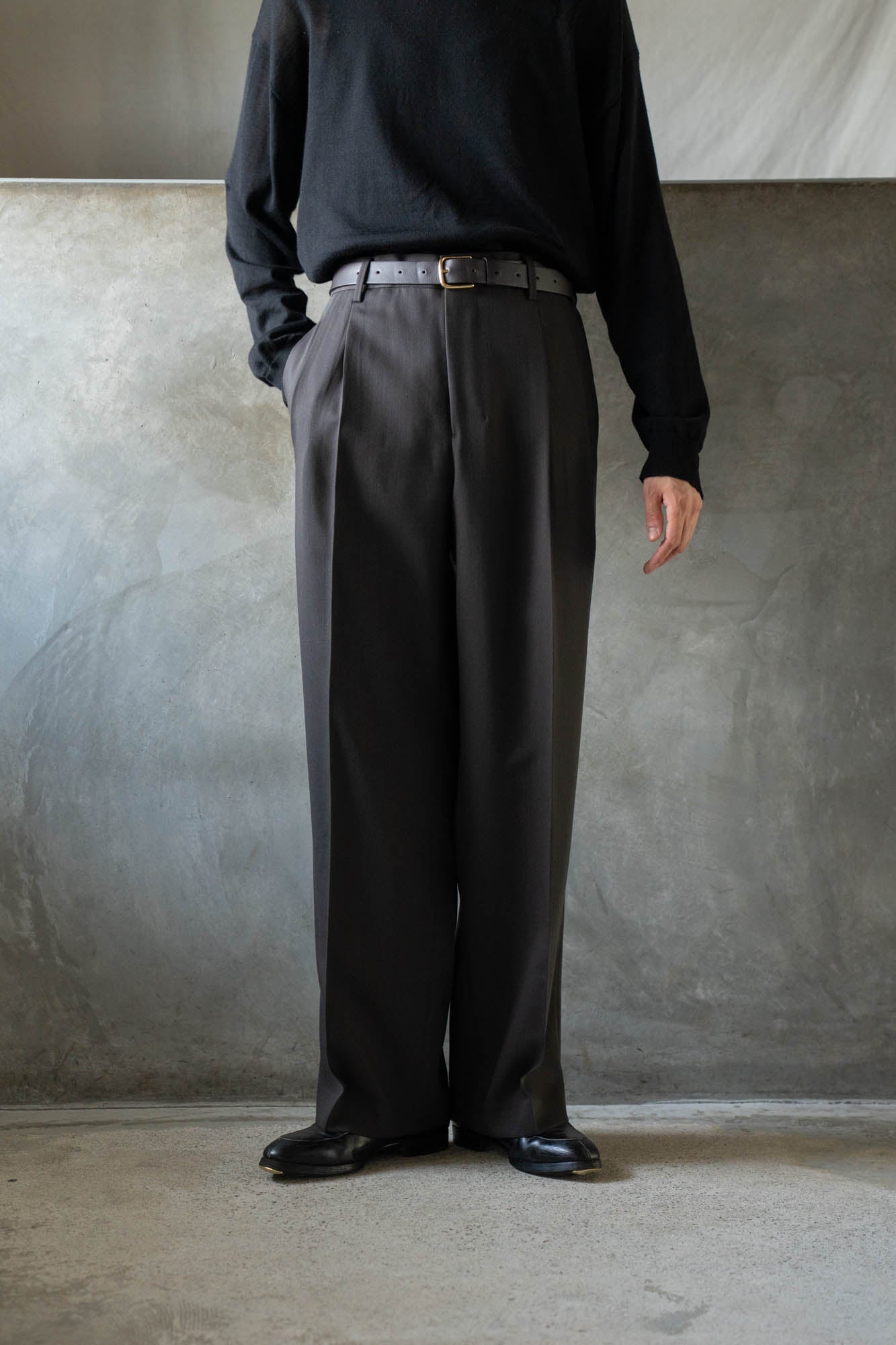 TWO-TUCKS WIDE TROUSERS