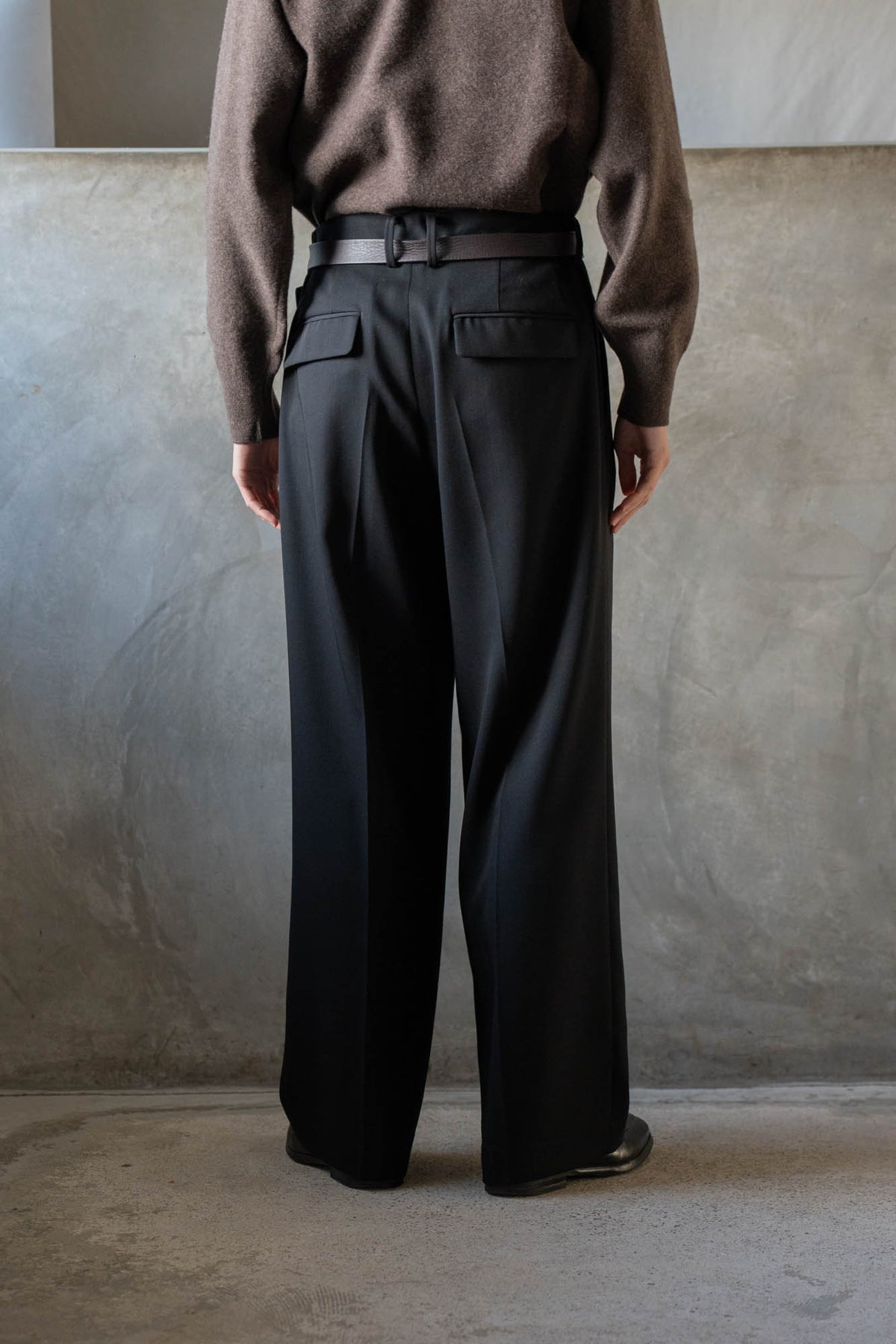 TWO-TUCKS WIDE TROUSERS