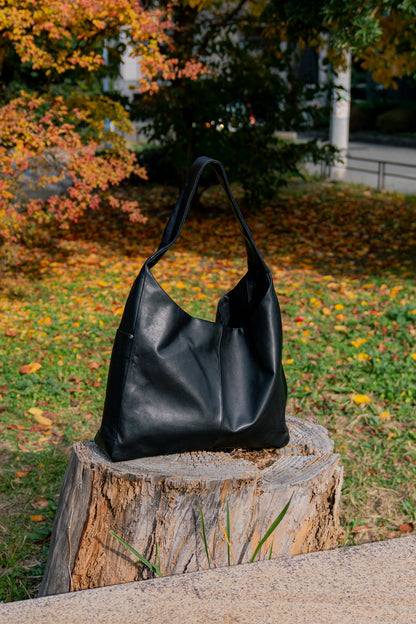 SHIRRING HANDLE LEATHER SHOULDER BAG