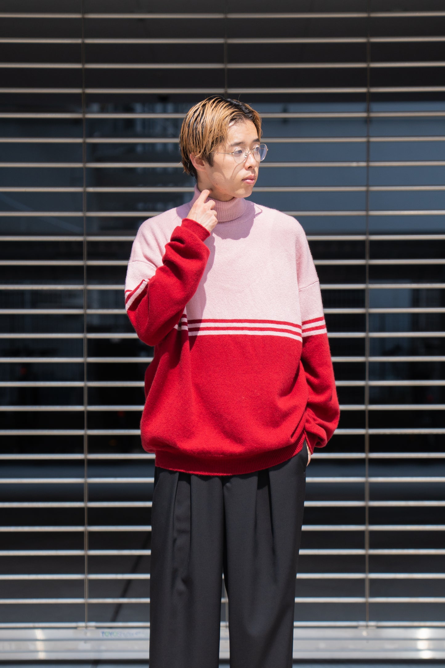 CASHMERE TURTLE SWEATER