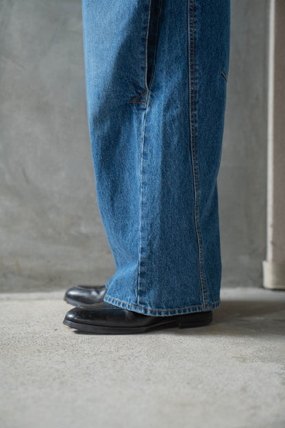 3D cutting denim pants