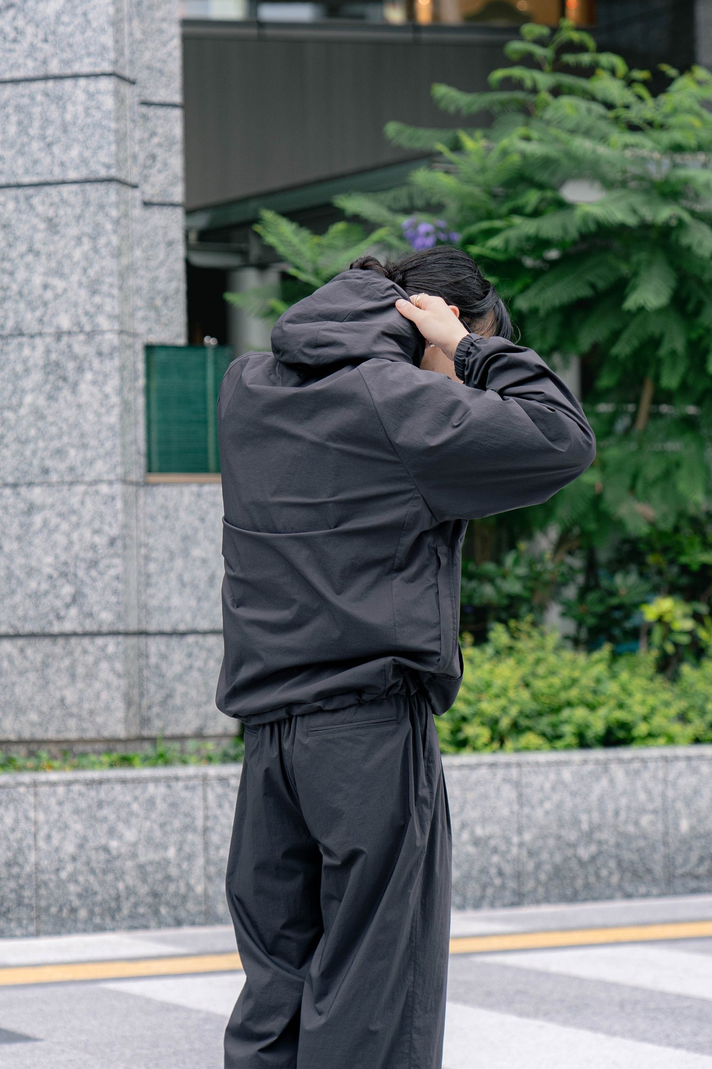 WINDPROOF NYLON HOODED PULLOVER