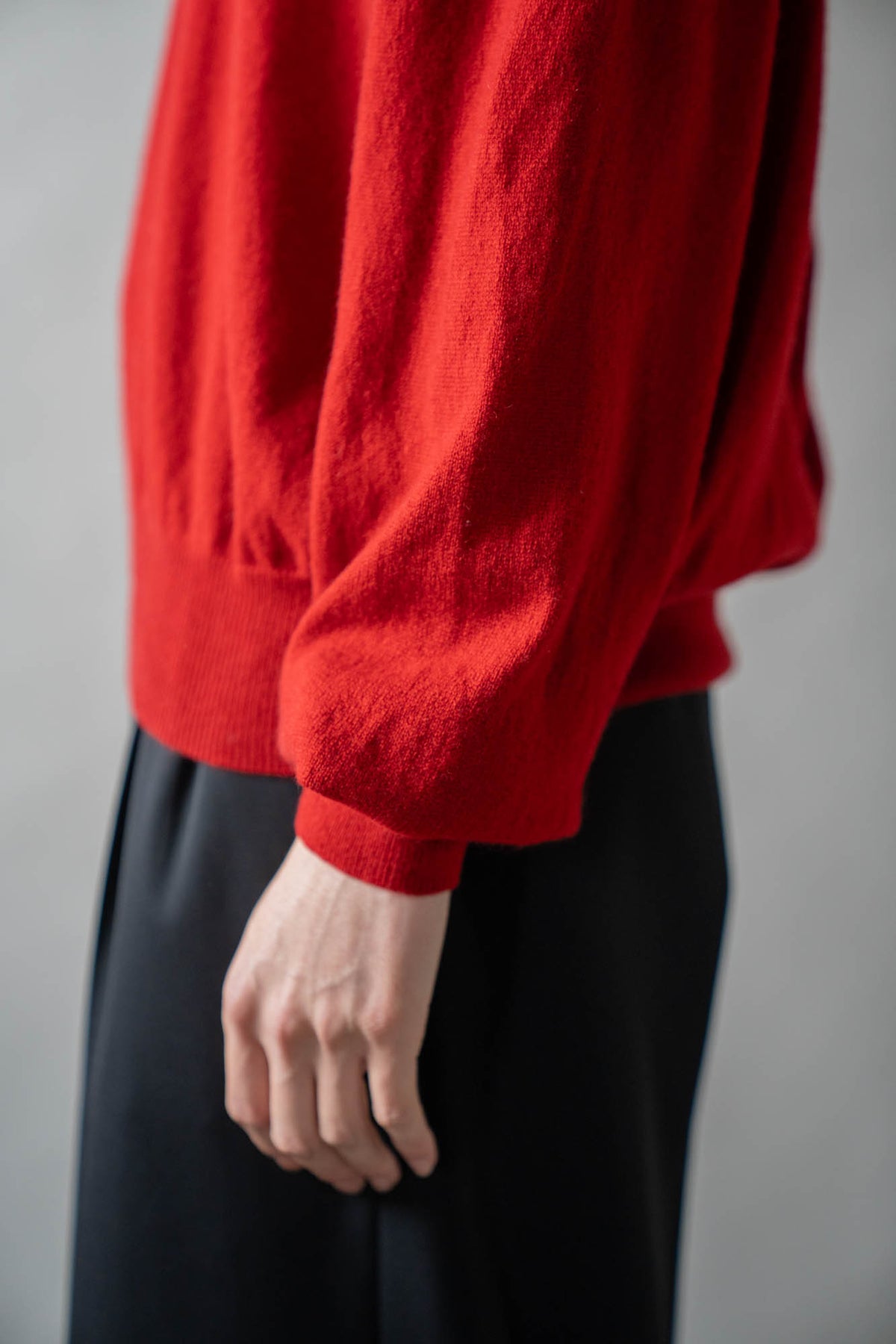 CASHMERE V-NECK KNIT .16