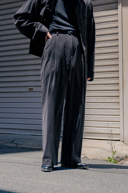 TWO TUCKS WIDE TROUSERS