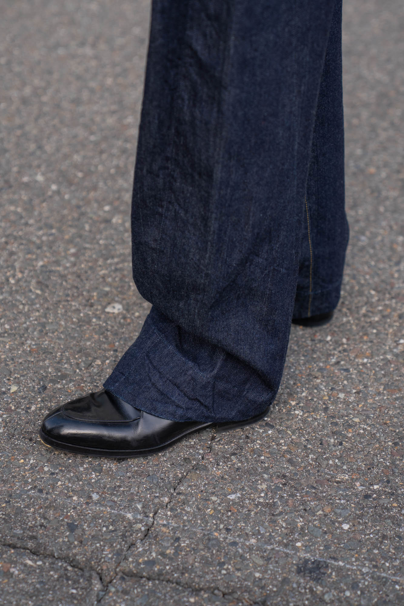 TWIST CUT DENIM JEANS(ST.1397)