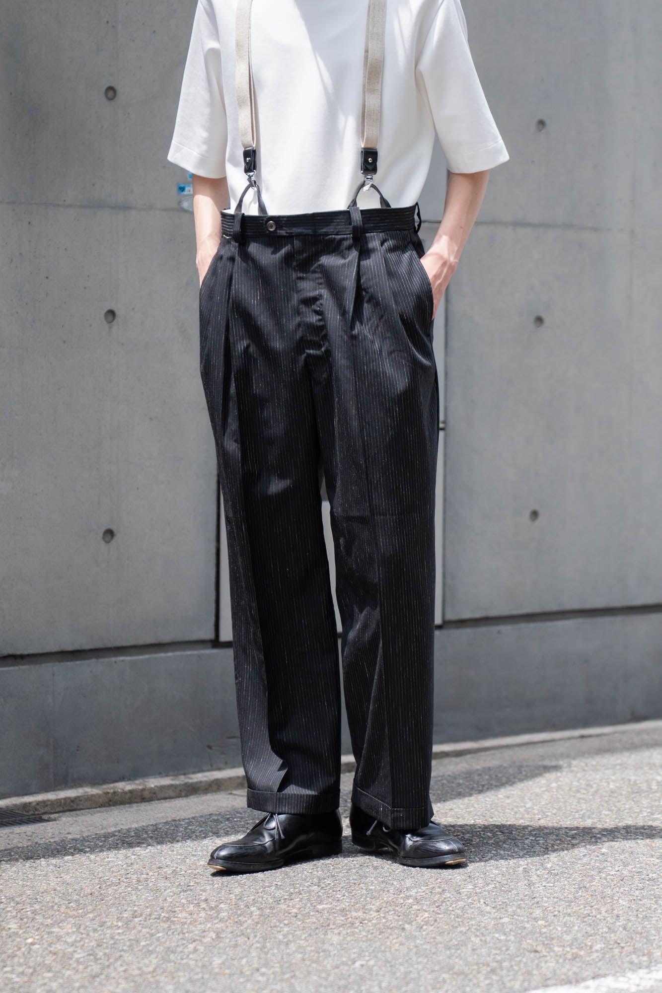sign別注 Two-tuck trousers with suspenders