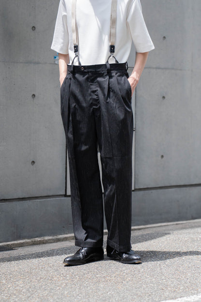 sign別注 Two-tuck trousers with suspenders