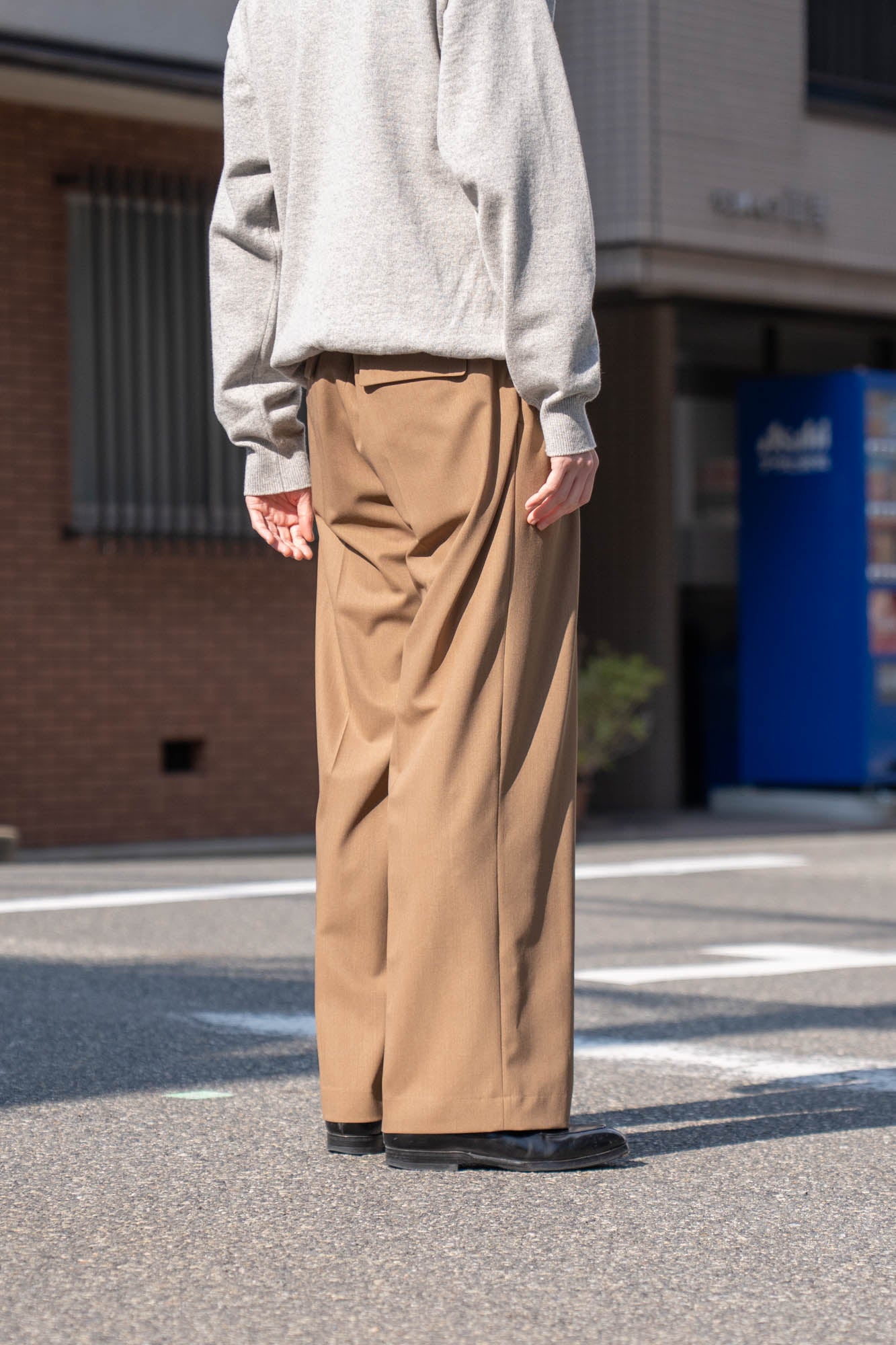 TWO TUCKS WIDE TROUSERS