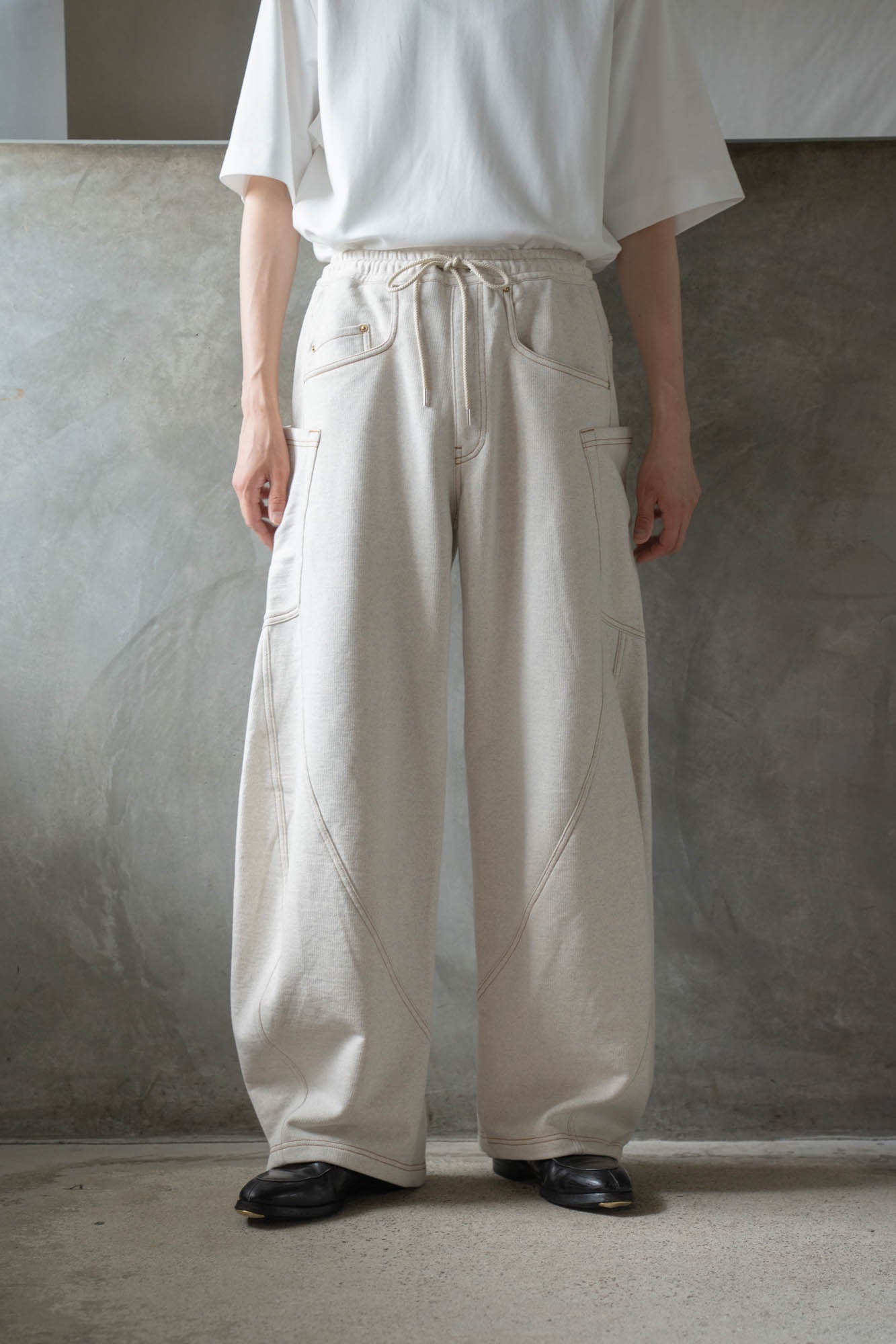 3D cutting sweat pants
