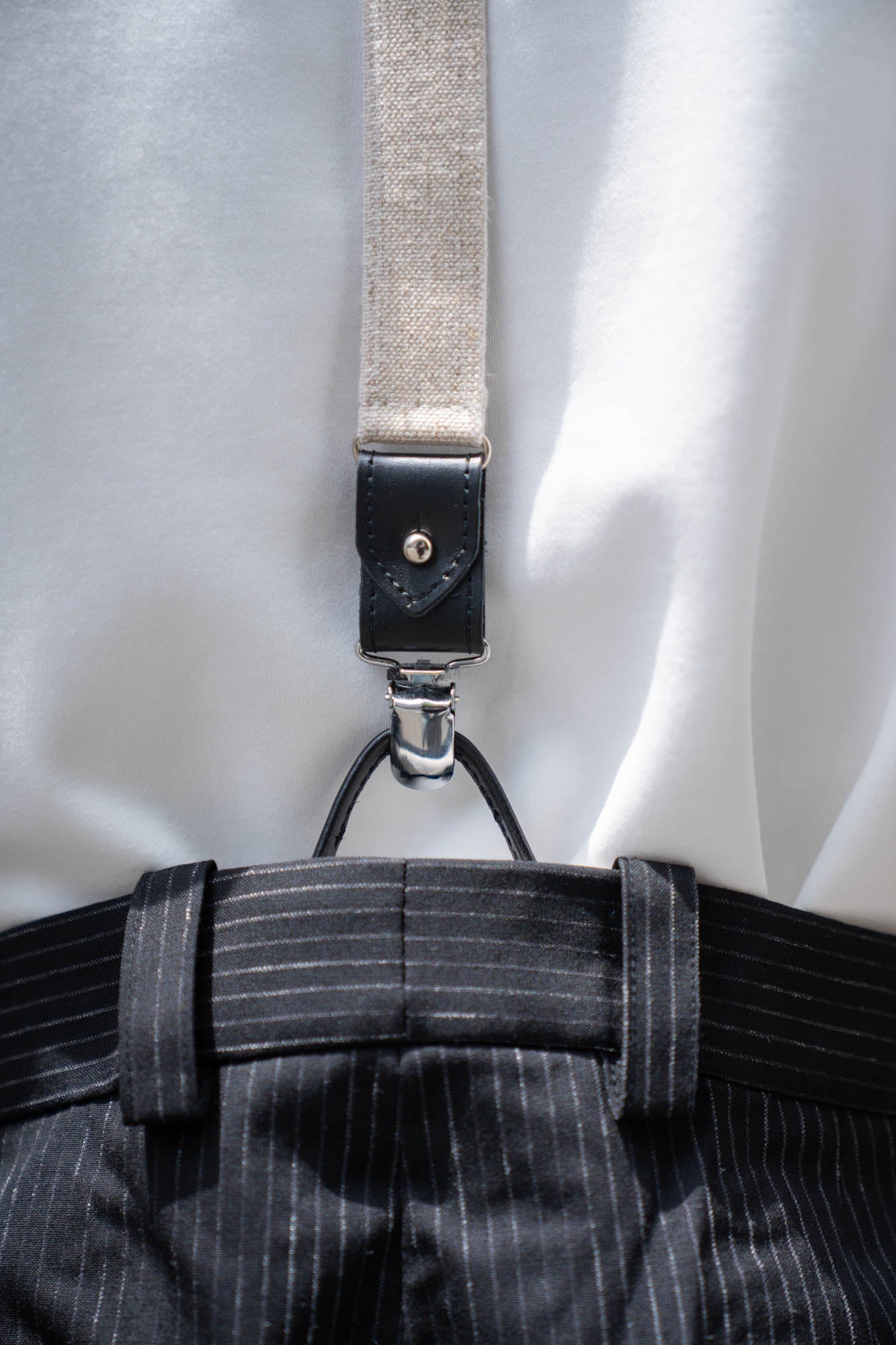 sign別注 Two-tuck trousers with suspenders