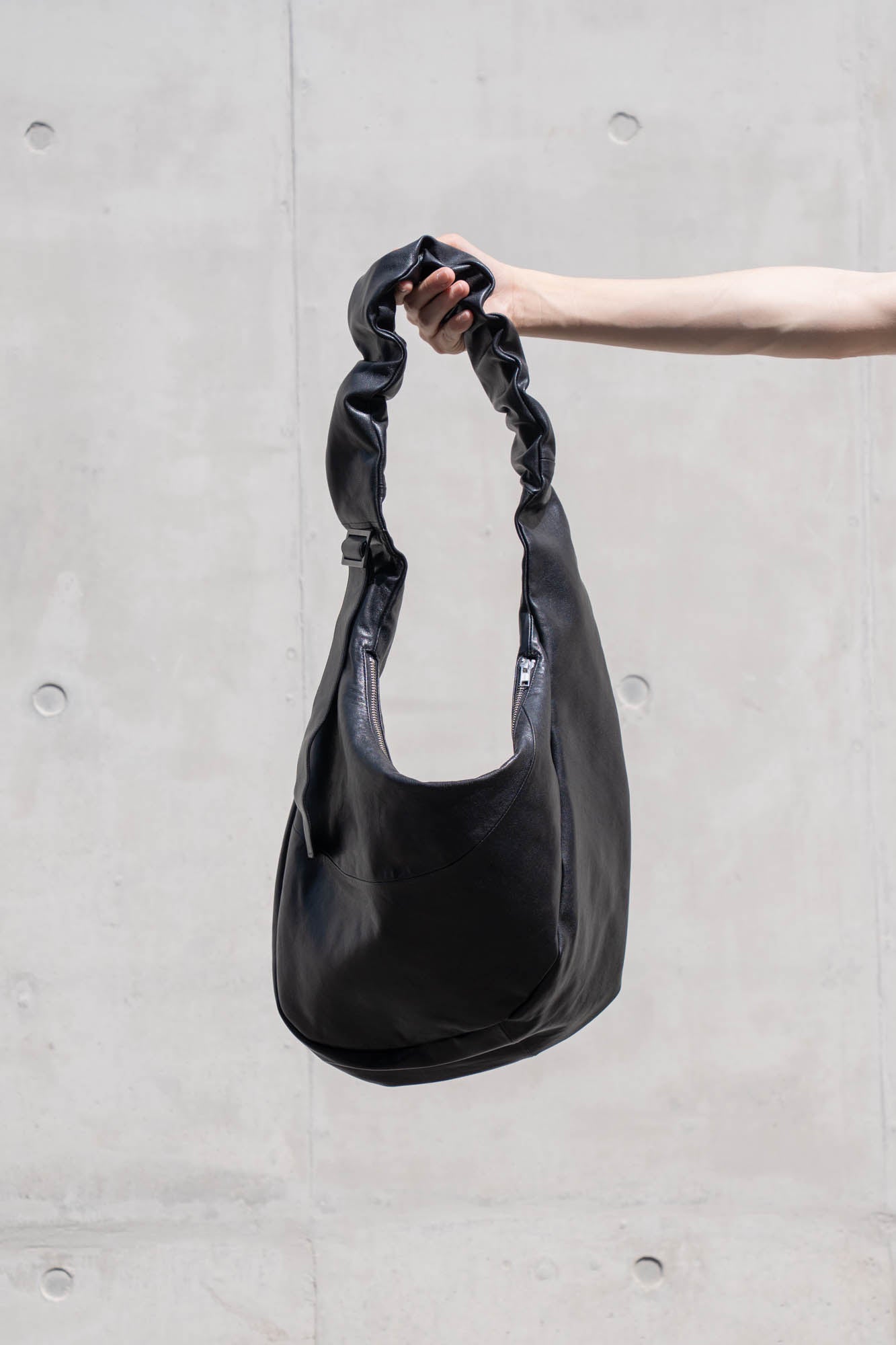 GOAT LEATHER TWIST SHOULDER BAG(ST.1679)