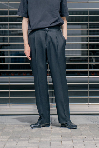 ONE TUCK STRAIGHT TROUSERS