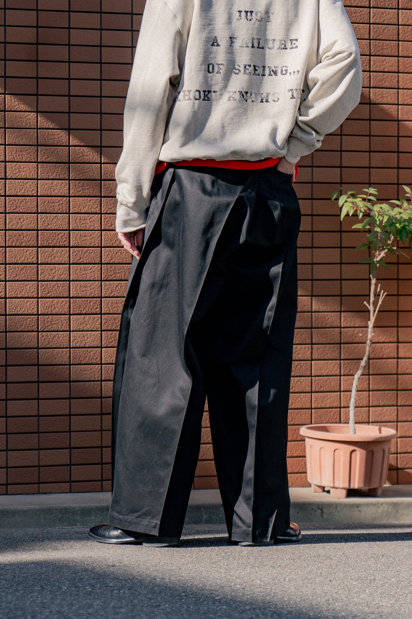 Pleat-design pant