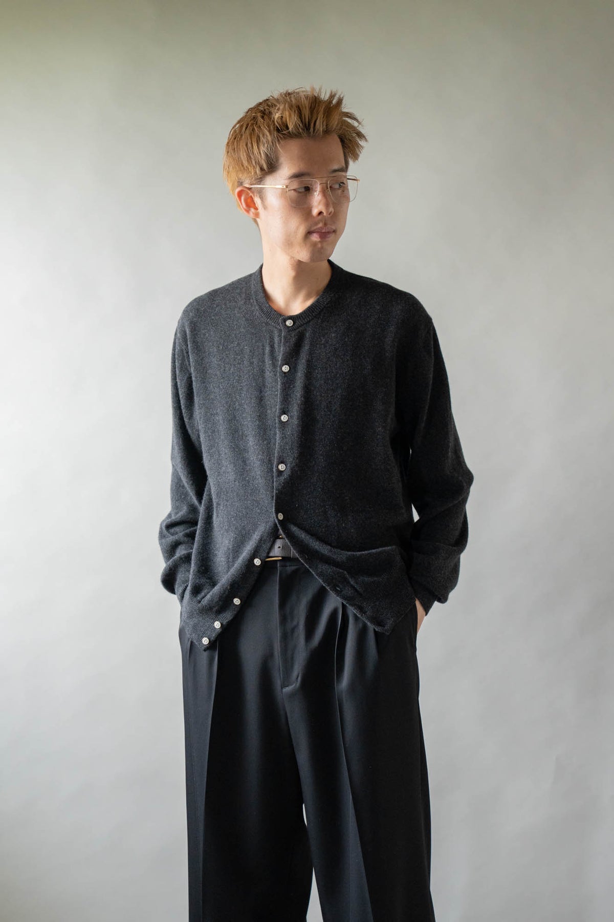 CASHMERE CREW NECK CARDIGAN .16