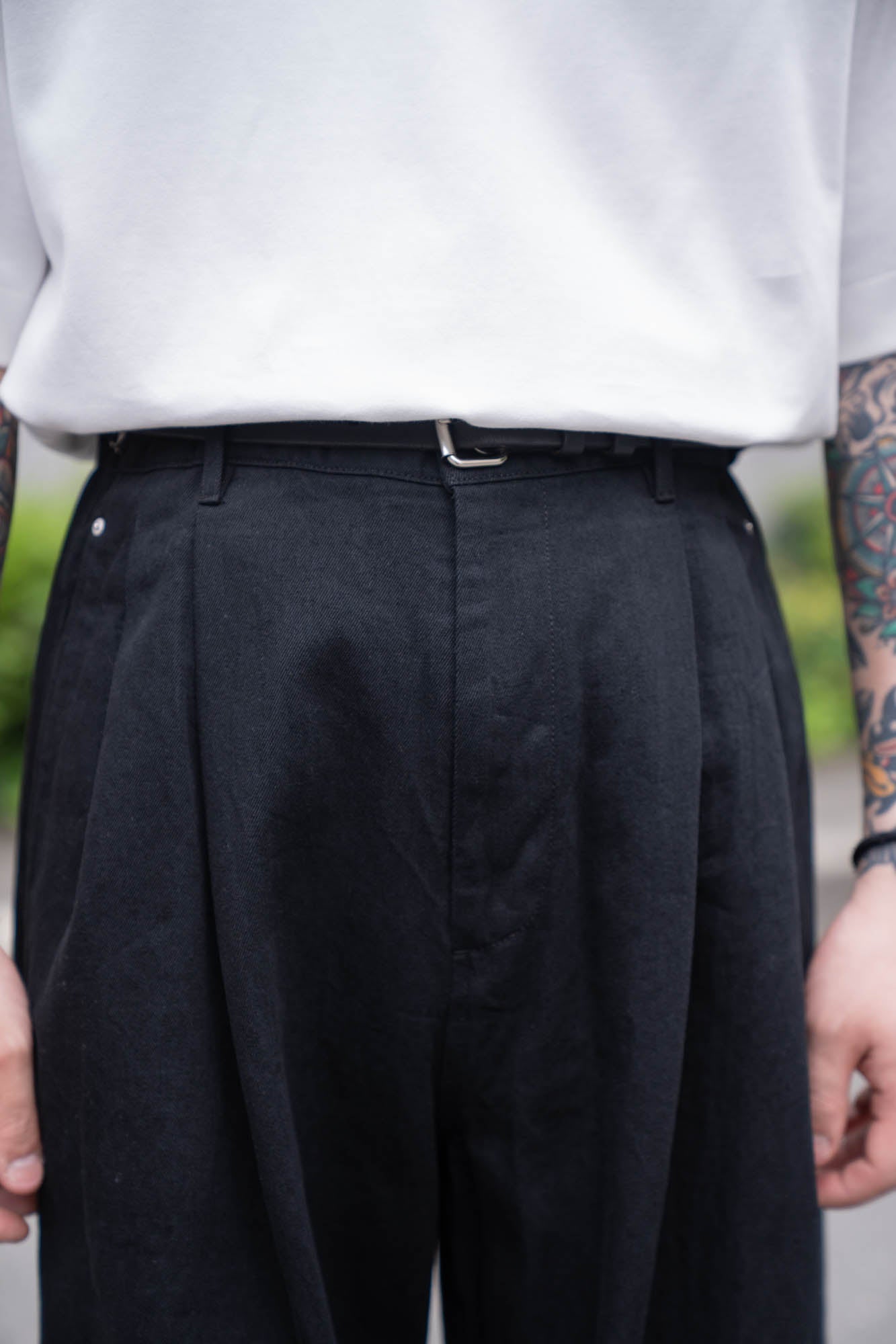TWO TUCKS BUGGY PANTS