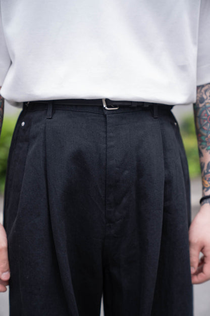 TWO TUCKS BUGGY PANTS