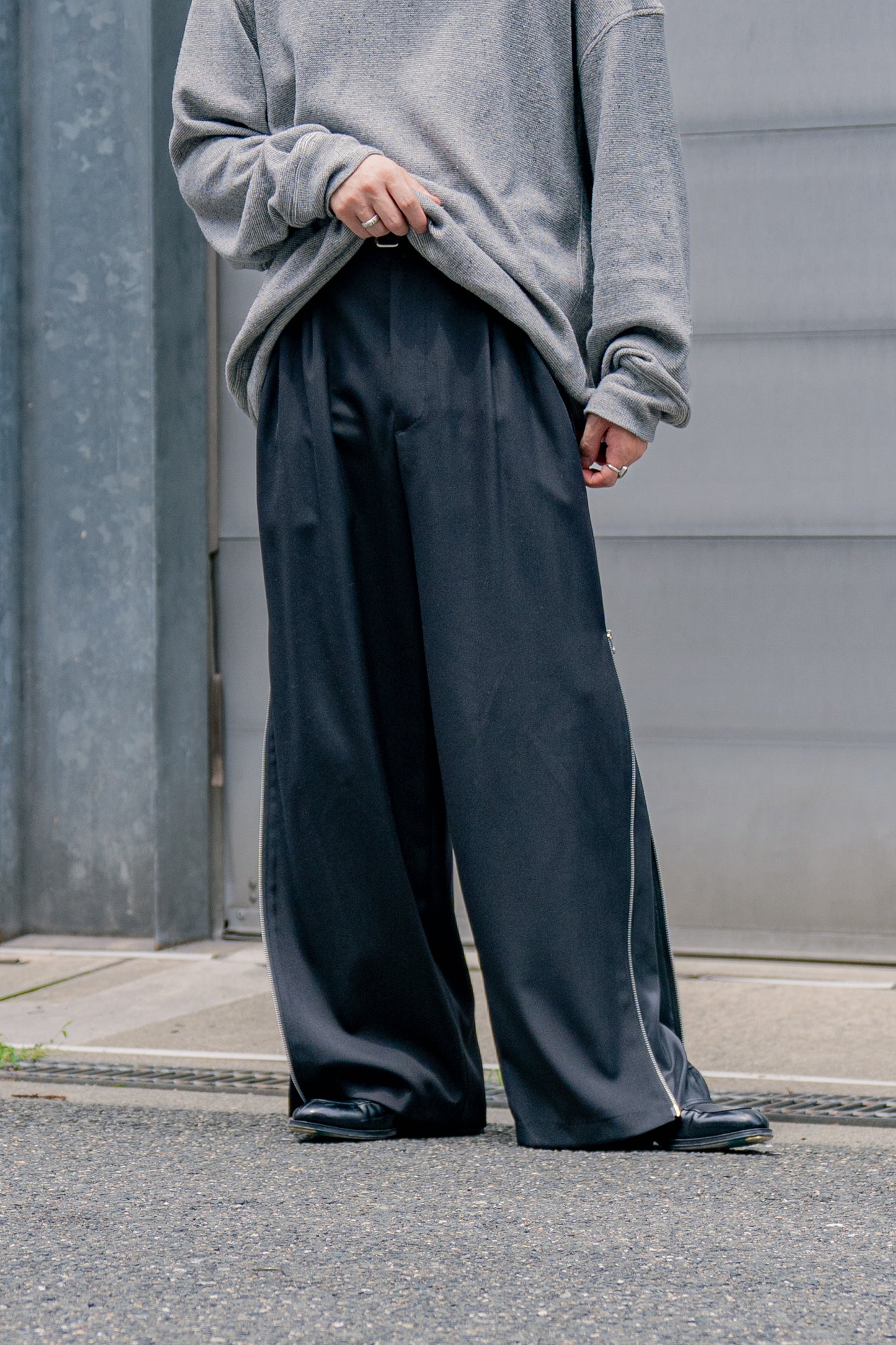 Dobby cloth side zip pants