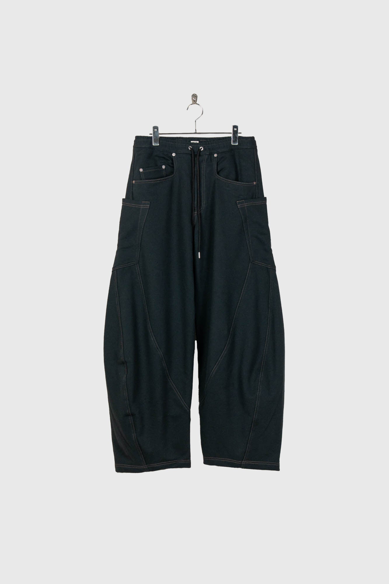 3D cutting sweat pants