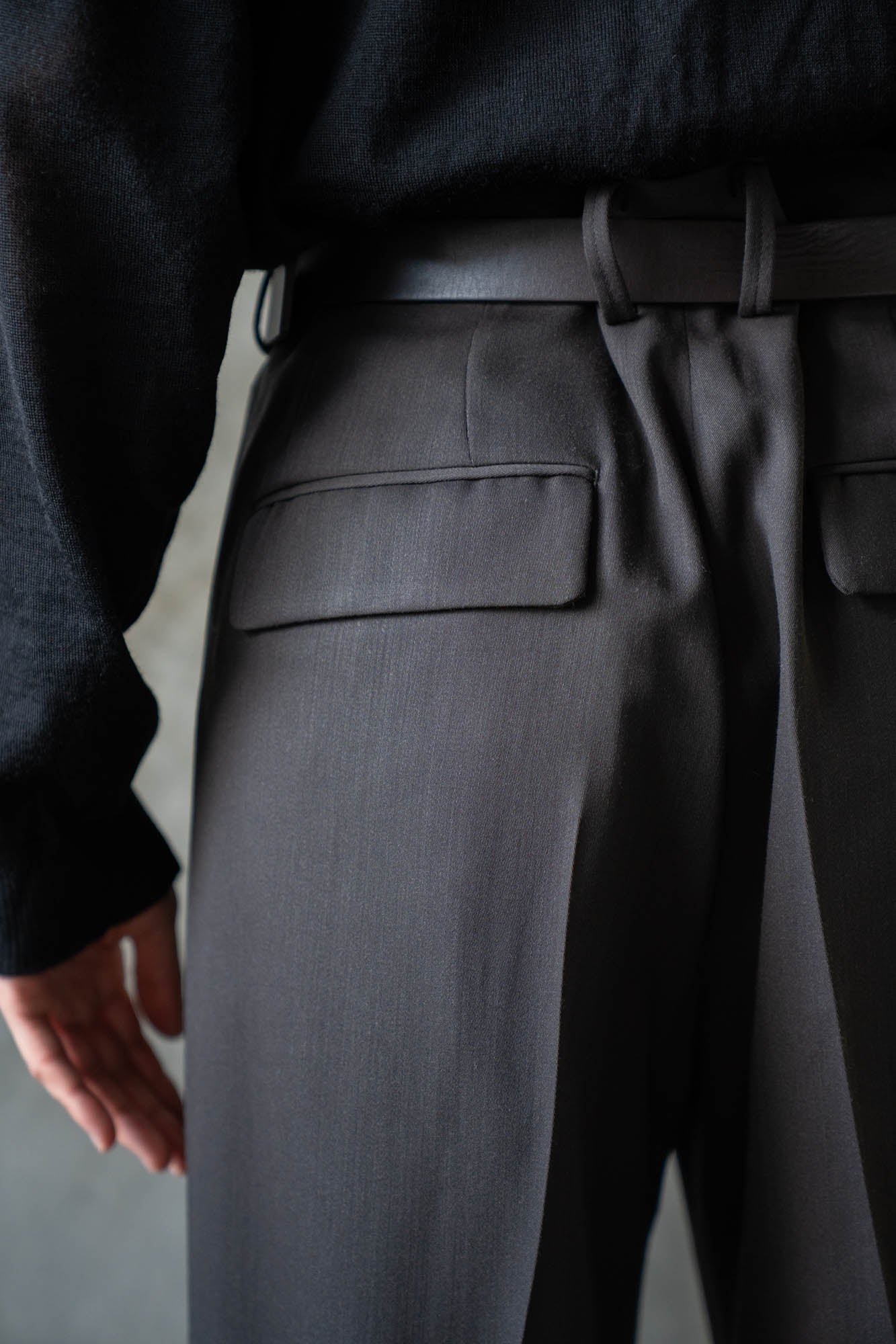 TWO-TUCKS WIDE TROUSERS