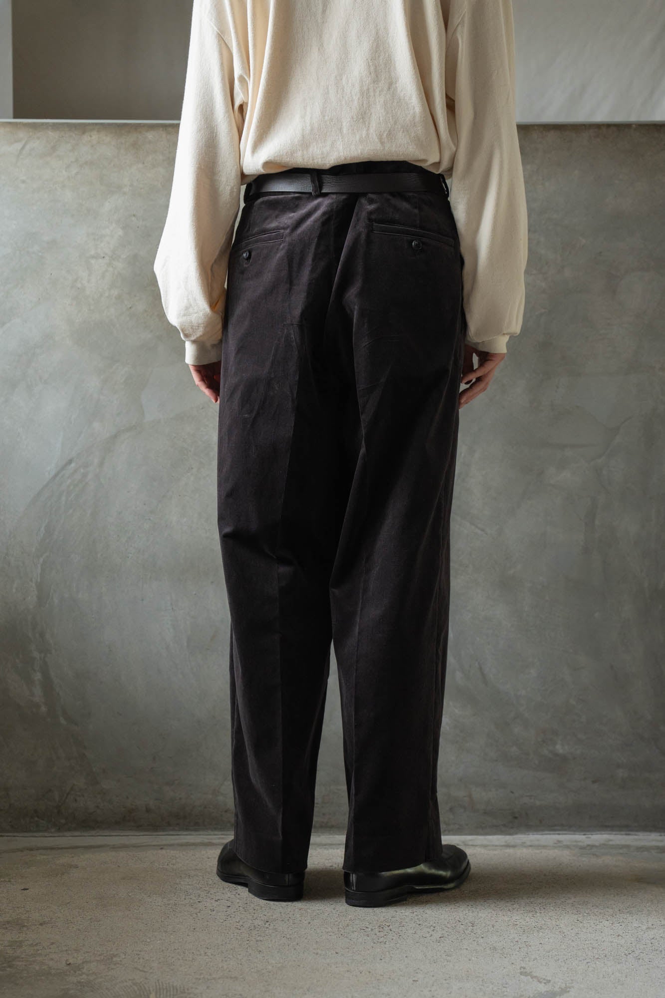 Fade Velvet Two-tuck Slacks
