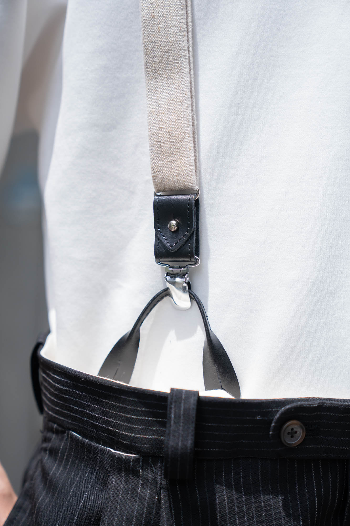 sign別注 Two-tuck trousers with suspenders