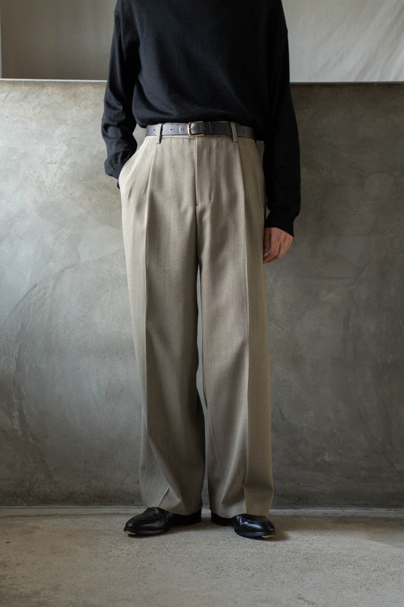 TWO-TUCKS WIDE TROUSERS