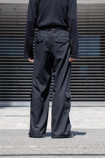 TWO TUCKS WIDE CARGO PANTS