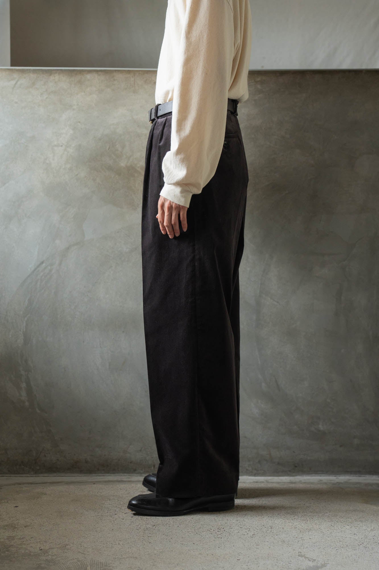 Fade Velvet Two-tuck Slacks