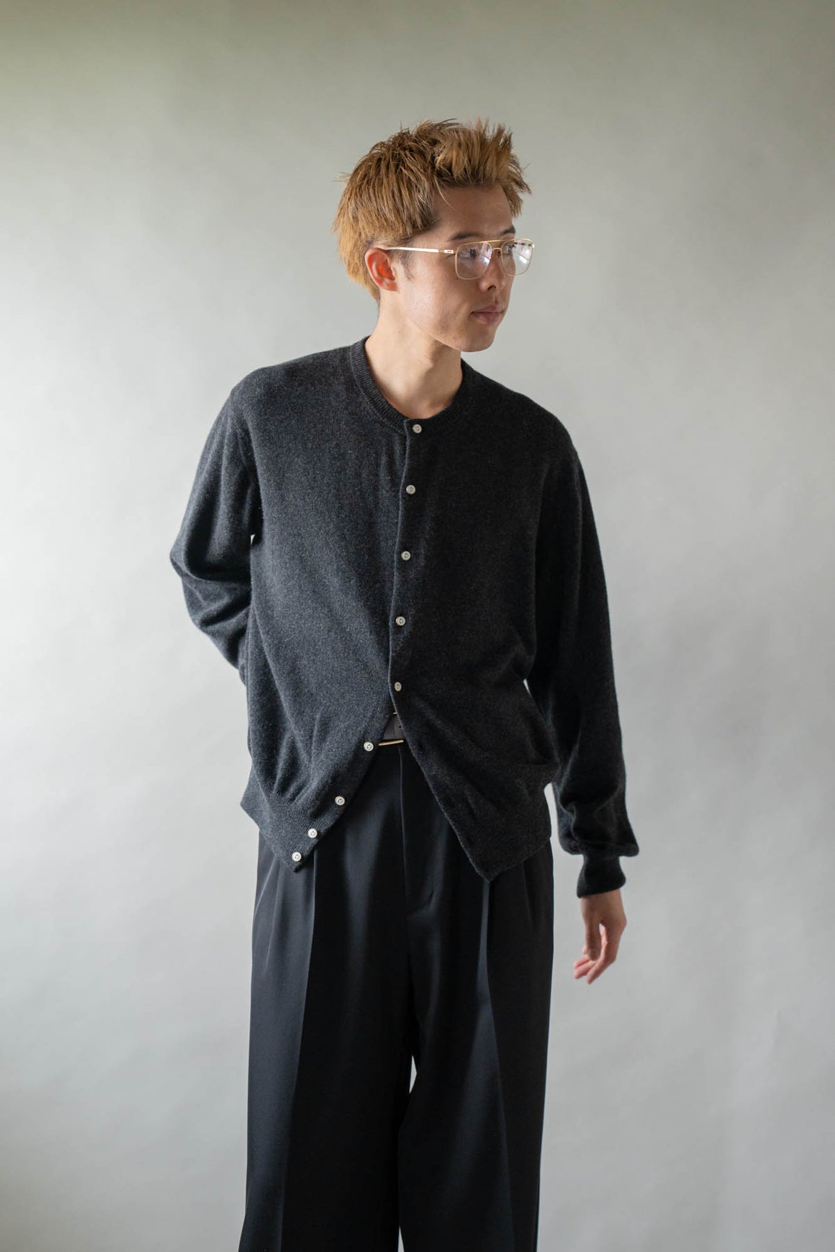 CASHMERE CREW NECK CARDIGAN .16