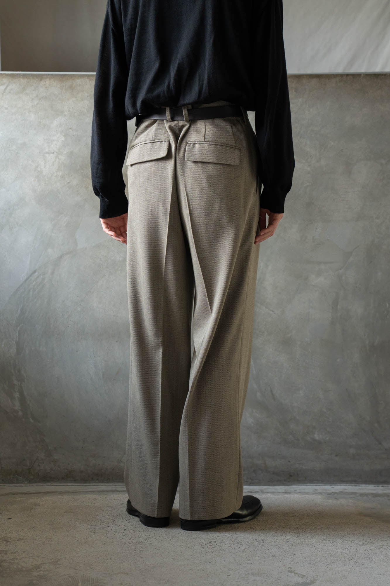 TWO-TUCKS WIDE TROUSERS